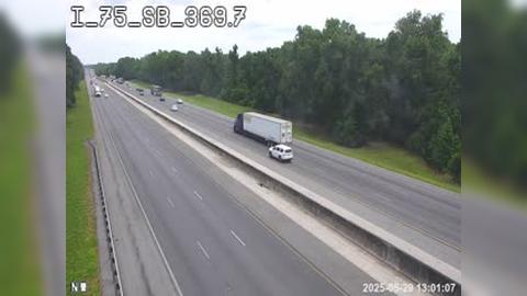Traffic Cam South Side: I-75 @ MM 369.7 SB