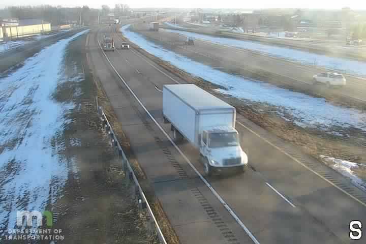 Traffic Cam Owatonna: I-35 NB @ Co Rd 9 (MP 45.4)