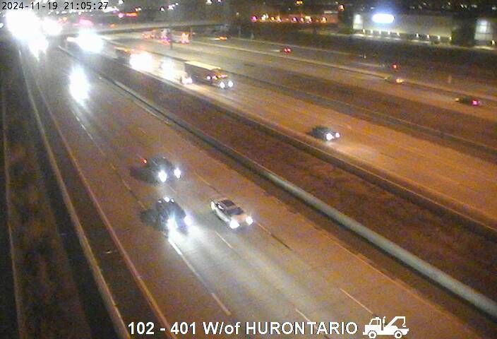 Traffic Cam Mississauga: Highway 401 west of Hurontario Street