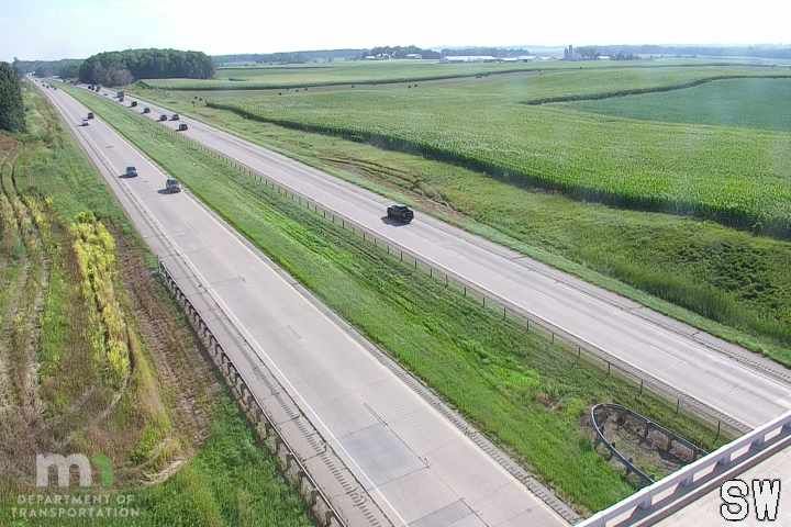 Traffic Cam Comus: I-35: I-35 NB (MP 64.7)