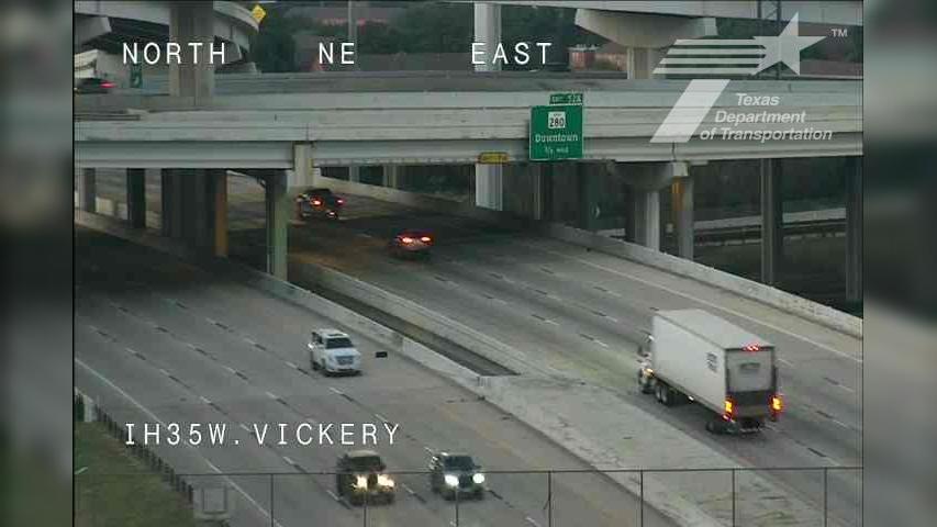 Traffic Cam Fort Worth › North: I-35W @ Vickery