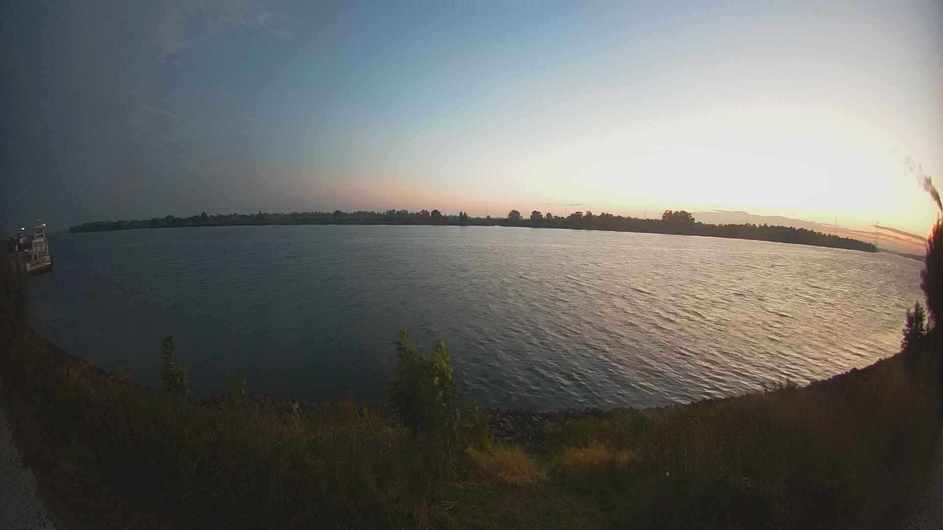 Traffic Cam Drimmelen › North: Watersportvereniging Biesbosch