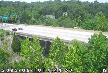 Traffic Cam New Albany: I-64: 1-064-122-0-1 E OF I-265/CAPTAIN FRANK RD