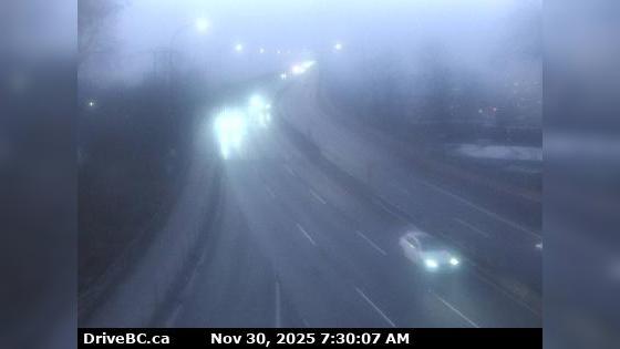 Traffic Cam District of North Vancouver › South: Hwy 1, north end of Ironworkers Memorial Bridge, looking south