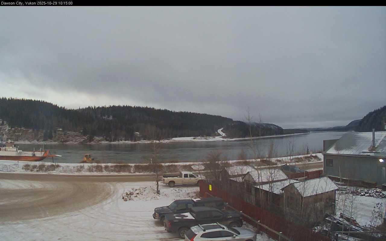 Traffic Cam Moosehide › North-West: Yukon River Campground