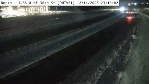 Traffic Cam Elkhart: DM - I-35 @ NE 36th St (61)