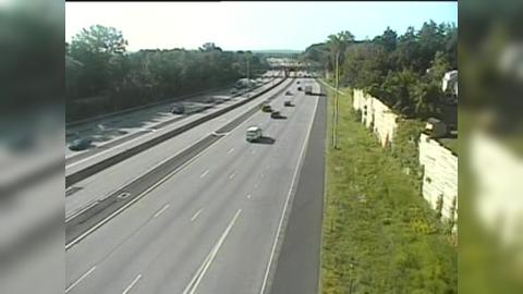 Traffic Cam Windsor › South: I-91 n/o Exit 34 (Bina Ave)