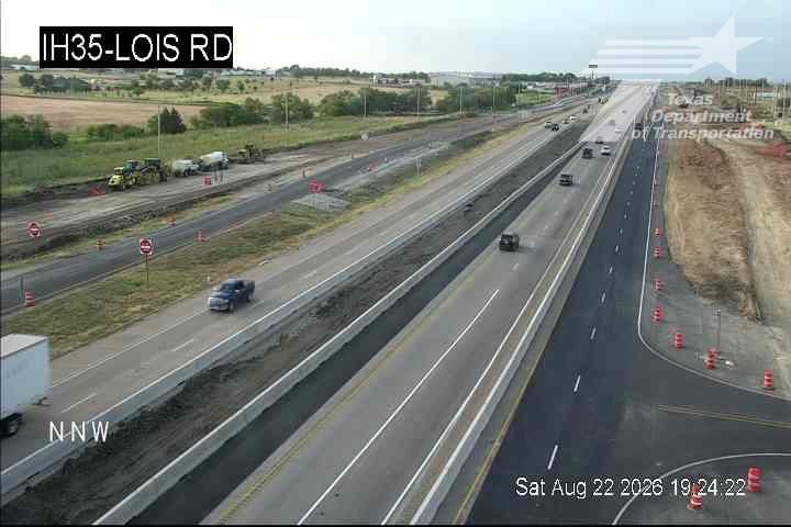 Traffic Cam Sanger › North: I-35 @ Lois Rd