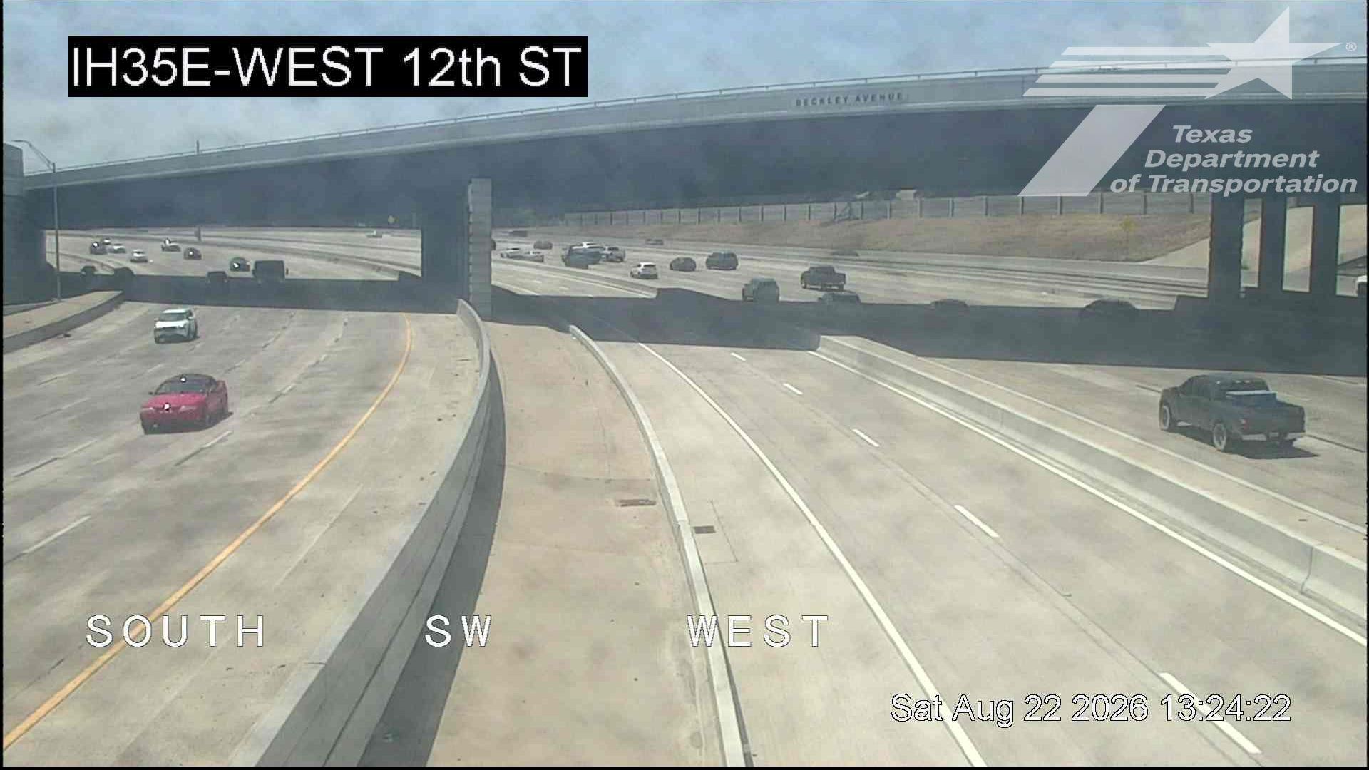 Traffic Cam Dallas › North: IH35E @ West 12th Street