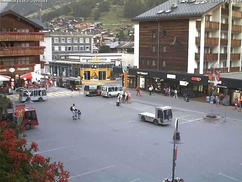 Zermatt: Bahnhofplatz