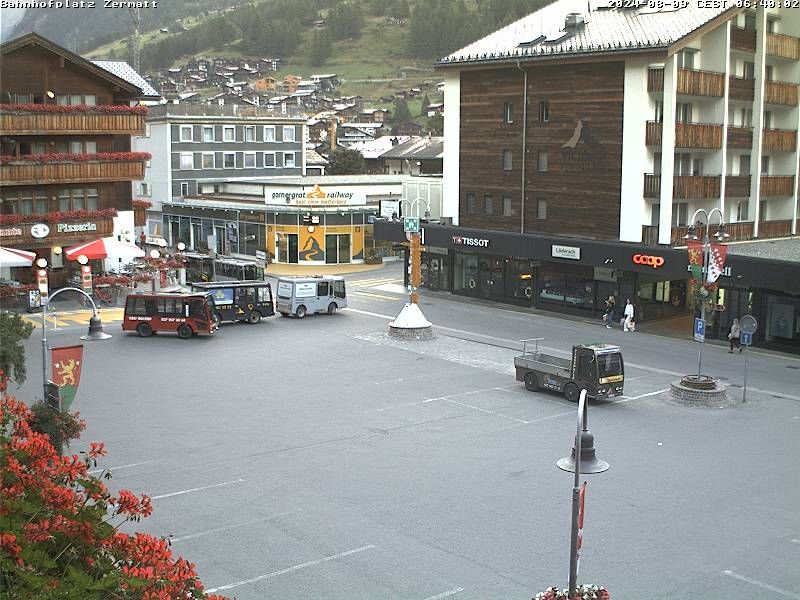 Zermatt: Bahnhofplatz