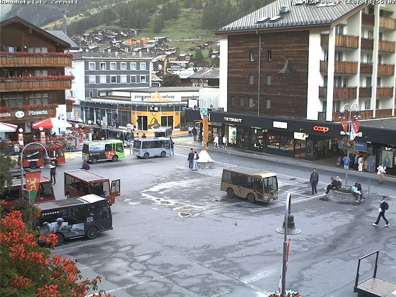 Zermatt: Bahnhofplatz