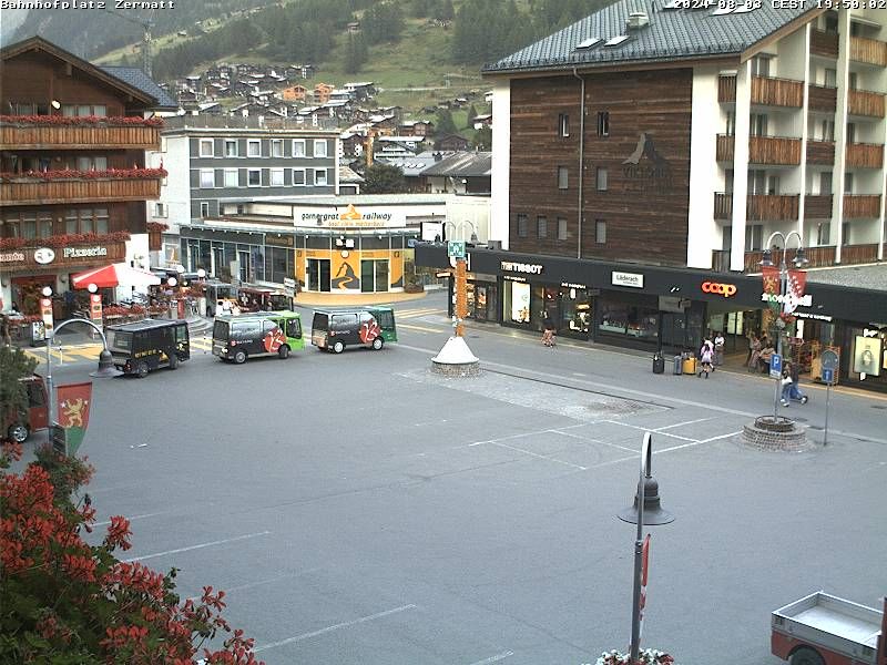 Zermatt: Bahnhofplatz