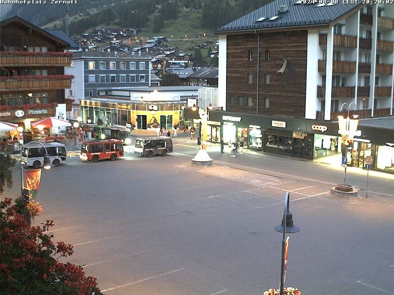 Zermatt: Bahnhofplatz