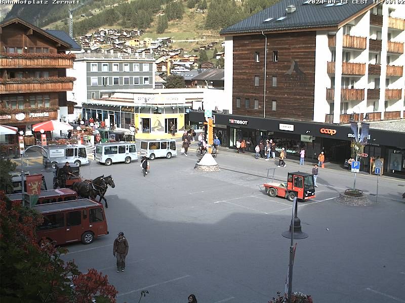 Zermatt: Bahnhofplatz