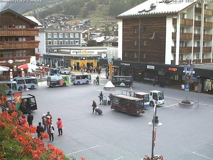 Zermatt: Bahnhofplatz