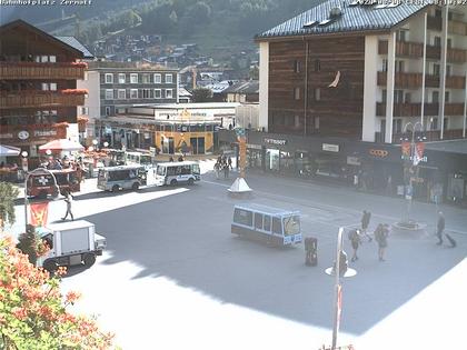 Zermatt: Bahnhofplatz