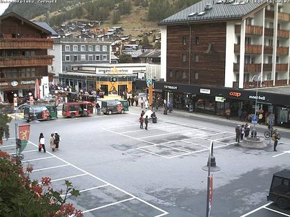 Zermatt: Bahnhofplatz