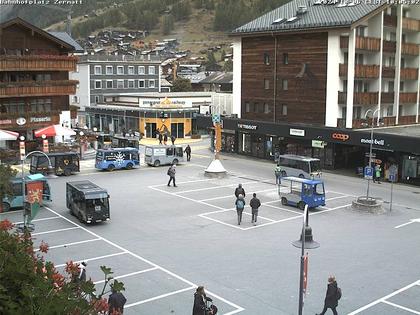 Zermatt: Bahnhofplatz