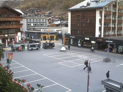 Zermatt: Bahnhofplatz