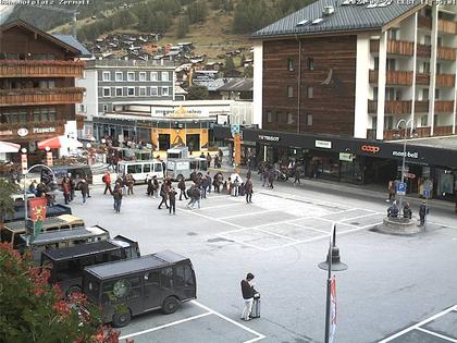 Zermatt: Bahnhofplatz