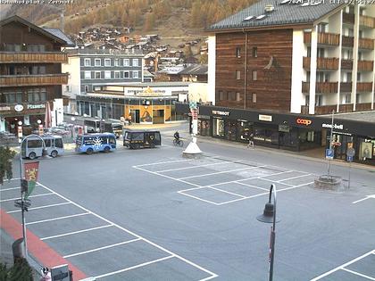 Zermatt: Bahnhofplatz