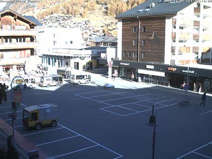 Zermatt: Bahnhofplatz