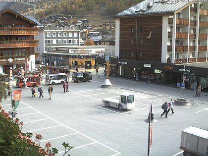 Zermatt: Bahnhofplatz