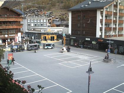 Zermatt: Bahnhofplatz