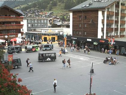 Zermatt: Bahnhofplatz