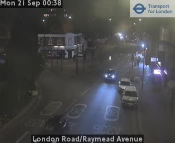 Traffic Cam Croydon: London Road/Raymead Avenue