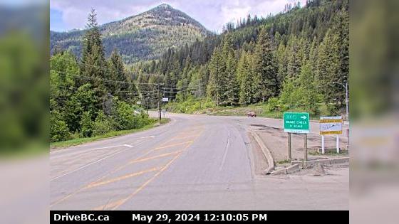 Traffic Cam Rossland › West: Hwy 3B at Hwy 22 near the - Weigh Scale, looking west on Hwy