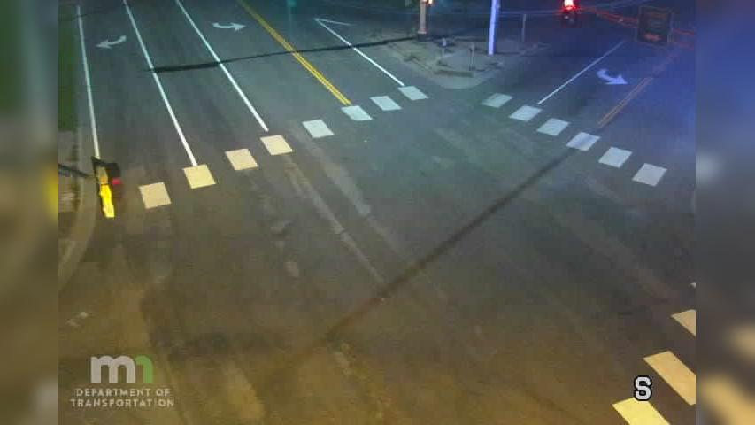 Traffic Cam Maplewood: T.H.120 NB @ T.H.5 EB