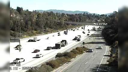 Traffic Cam Northridge: Camera 690 :: E118 - RESEDA BLVD: PM 5.8