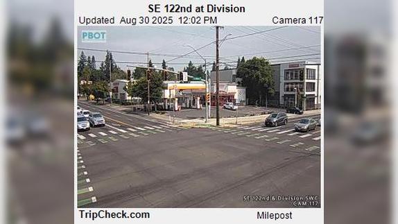 Traffic Cam Maywood Park: SE 122nd at Division