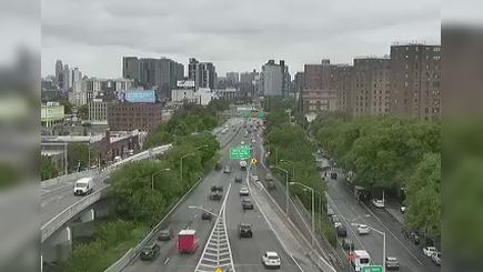 Traffic Cam New York › North: I-87 at East 135th Street