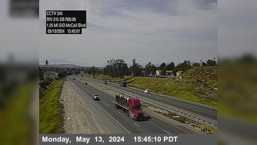 Traffic Cam Sun City › South: I-215 : (243) 1.25 Miles South of McCall Boulevard