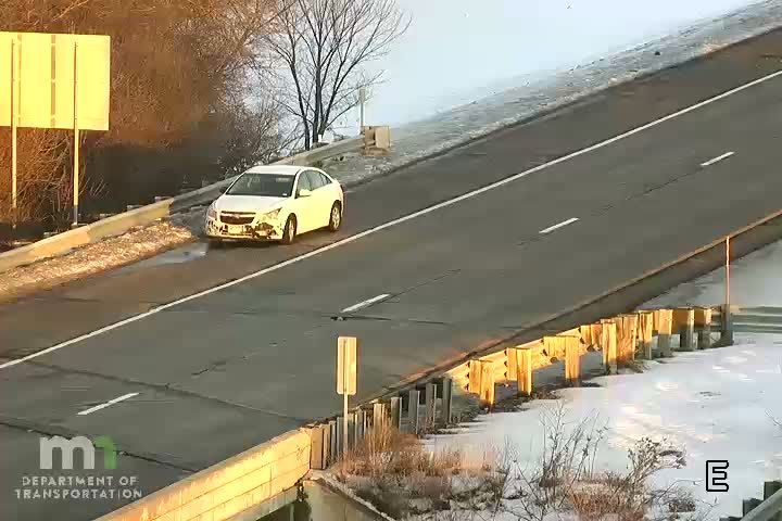 Traffic Cam Mendota Heights: I-35E SB @ T.H.62