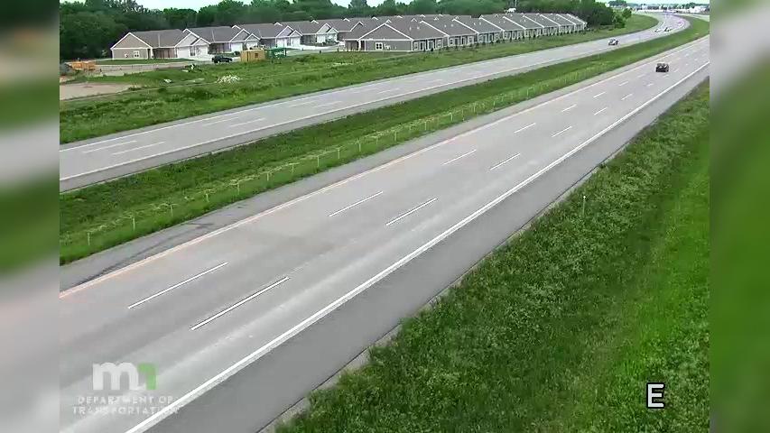Traffic Cam West Side Mobile Home Park: I-94 EB W of T.H.25 (MP 192)