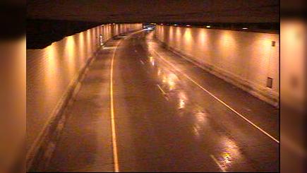 Traffic Cam Duluth: I-35 NB (Leif Ericson Tunnel)