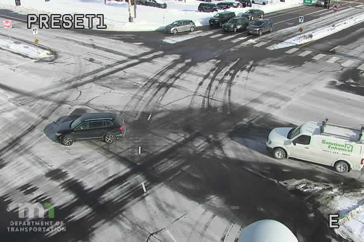 Traffic Cam Maplewood: US 61: T.H.61 SB @ Co Rd D