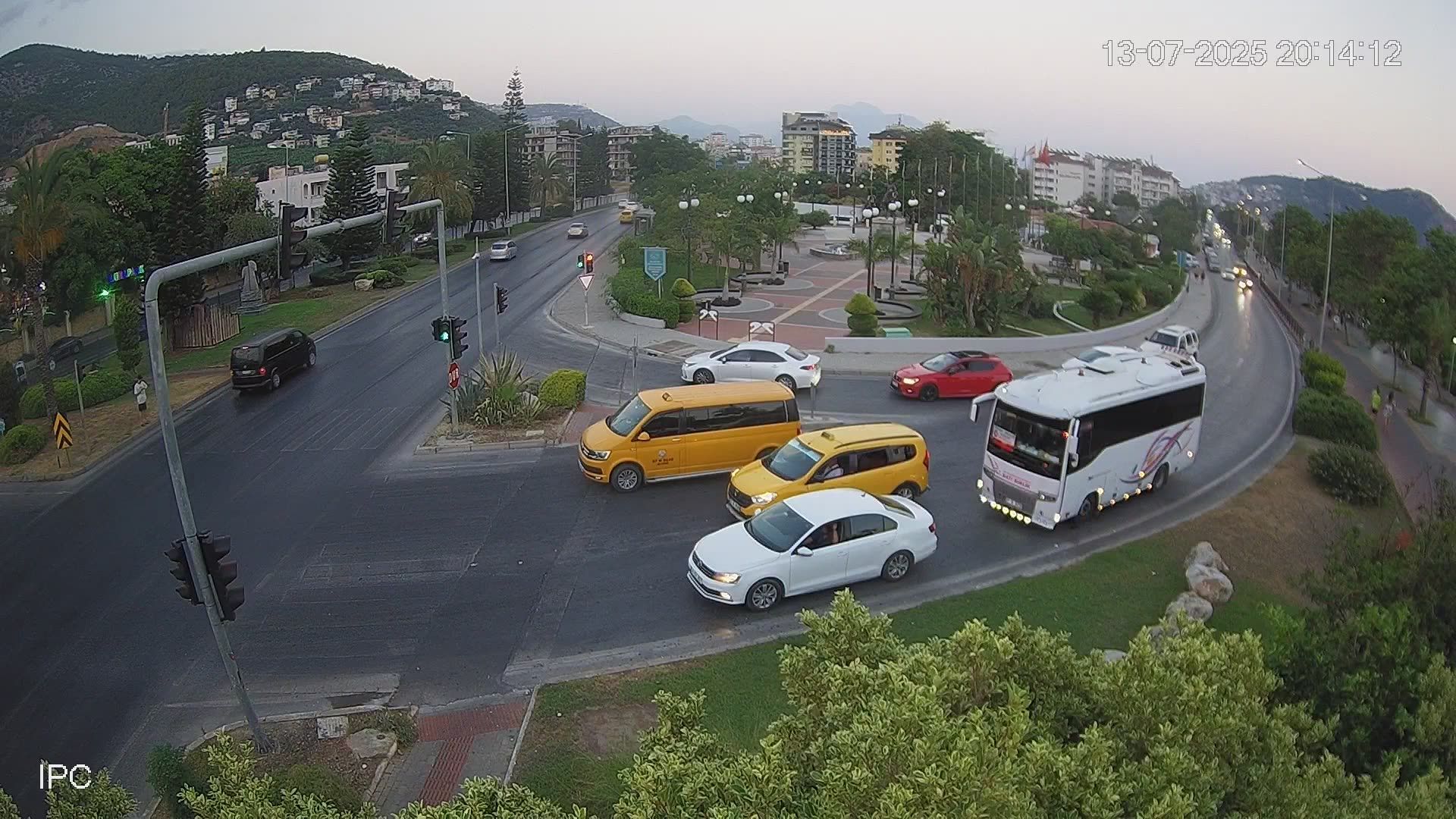 Traffic Cam Alanyazi › South-East: Alanya - Antalijská provincie - Deniz Feneri (Belediye Arkası-Geniş Açılı)