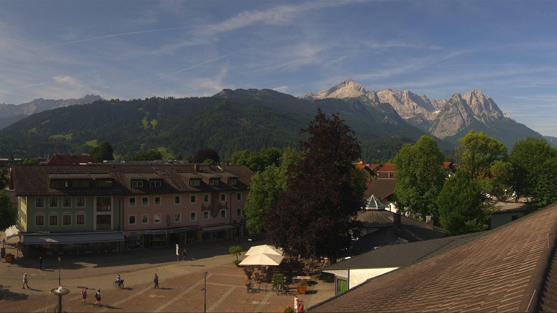 Mountain Majesty: Garmisch-Partenkirchen Vista Webcam