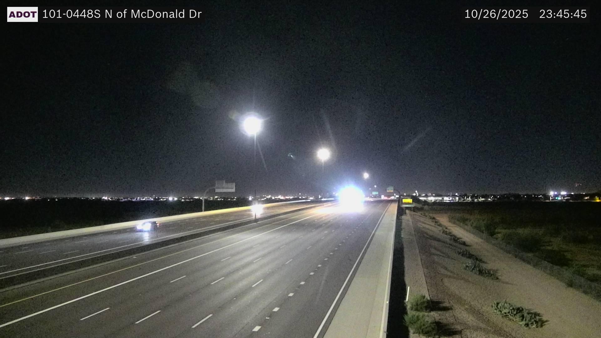 Traffic Cam Paradise Valley › South: L-101 SB 44.88 @N of McDonald