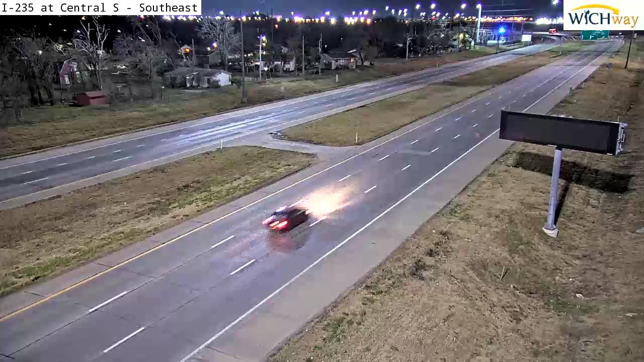 Traffic Cam Wichita: I-235 at Central S