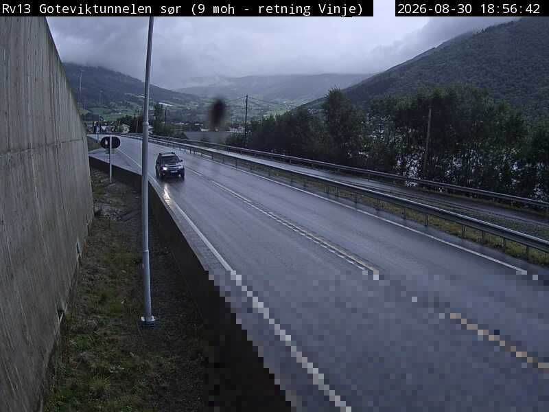 Traffic Cam Vikoyri: R13 Goteviktunnelen sør (Vik)
