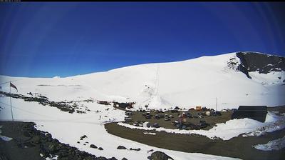 Galdhøpiggen: Scenic Summer Skiing