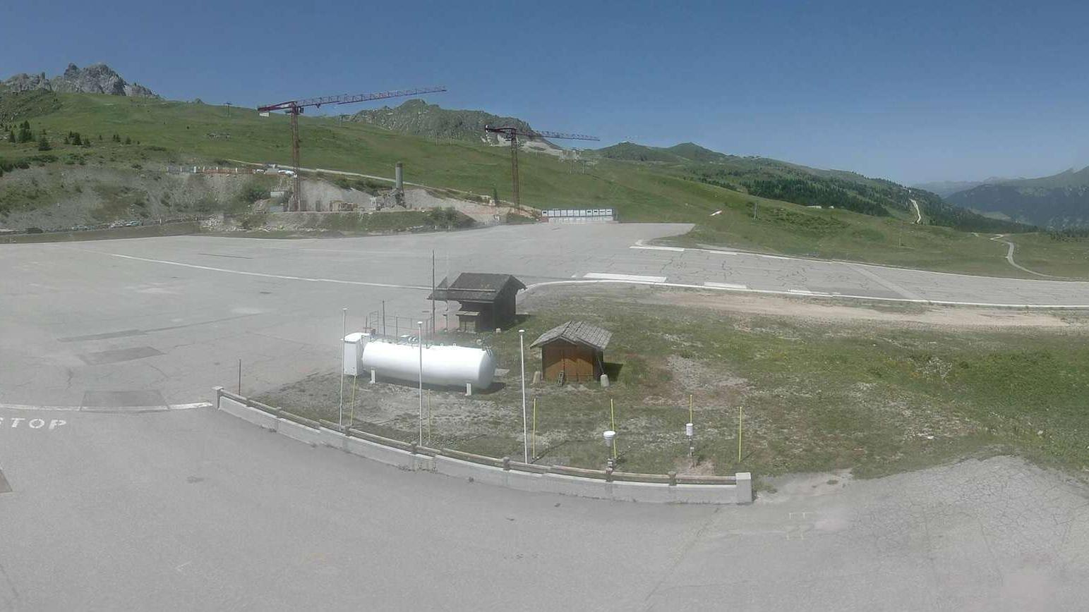 Courchevel › North-West: Airport - Runway 04
