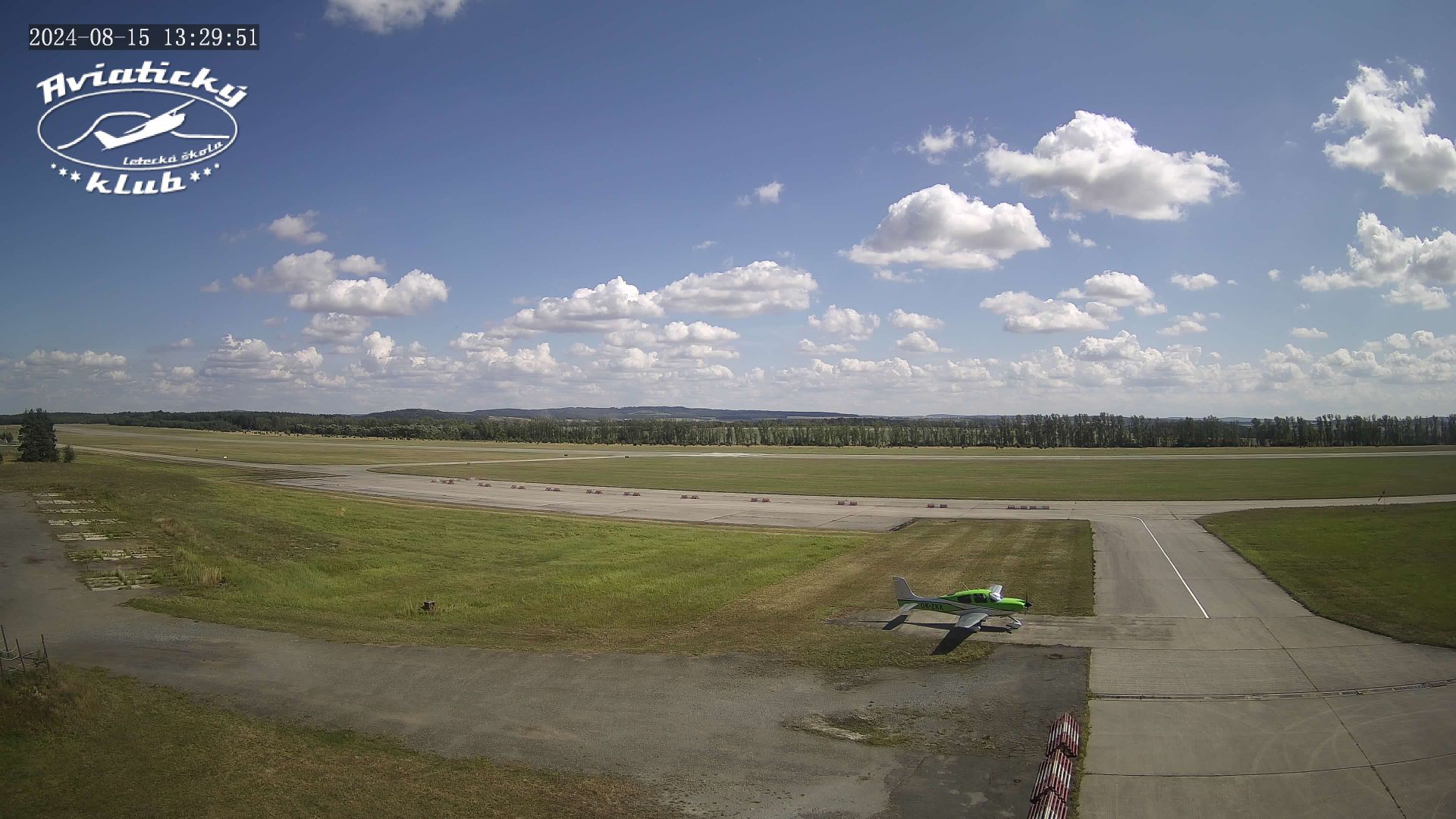 Traffic Cam Zbuch › South-East: Aviaticky klub - LKLN - Líně