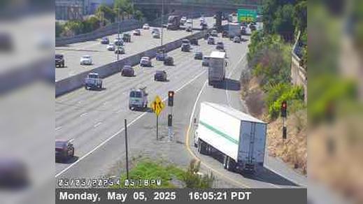 Traffic Cam San Leandro › North: TVA78 -- I-880 : AT MARINA BL LOOP OR